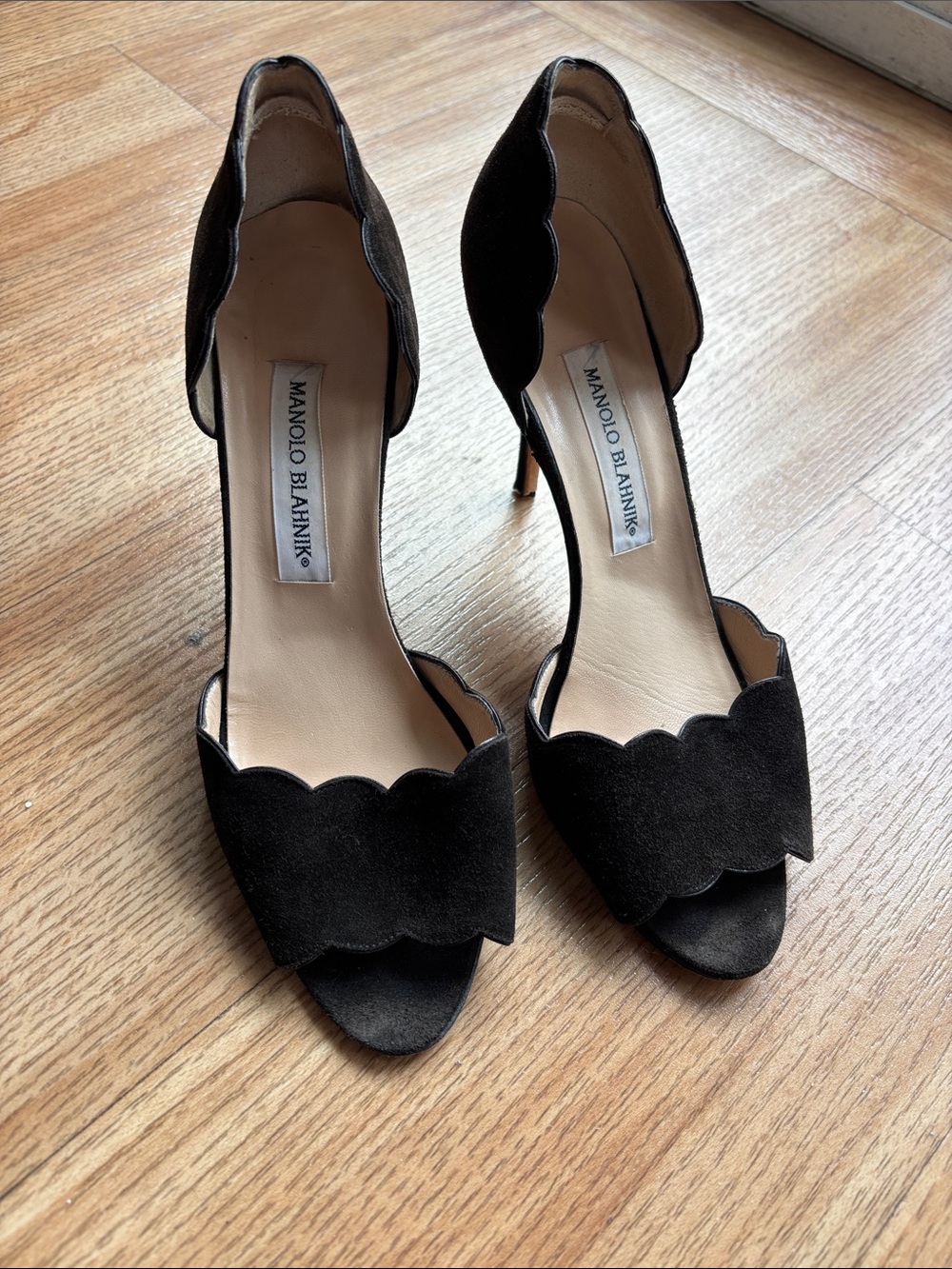 Manolo Blahnik BB Suede Scallop D’orsay Stiletto Pumps Size 8